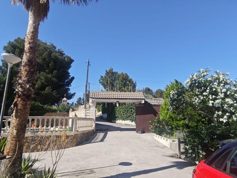 Foto d9ad91b2-1045-4a1c-9240-46f7064e41eb. Chalet  en loma badá, en Petrer