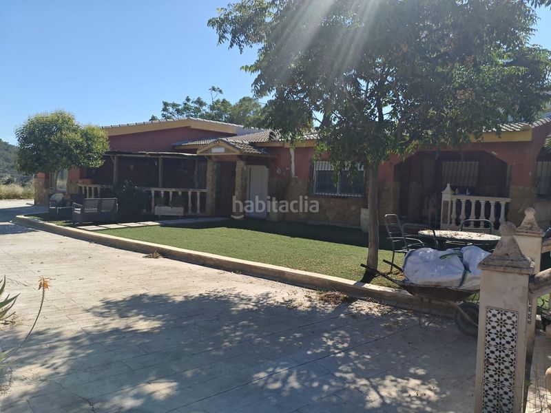Foto ea665f3e-8d23-4510-a505-9b1a43d7df81. Chalet  en loma badá, en Petrer