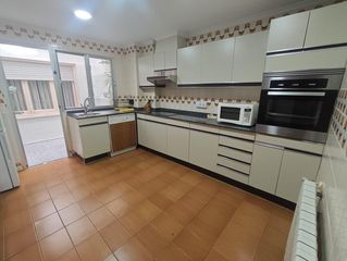 Affitto Appartamento in Petrer. Se alquila piso en pleno centro petrer 138 m2