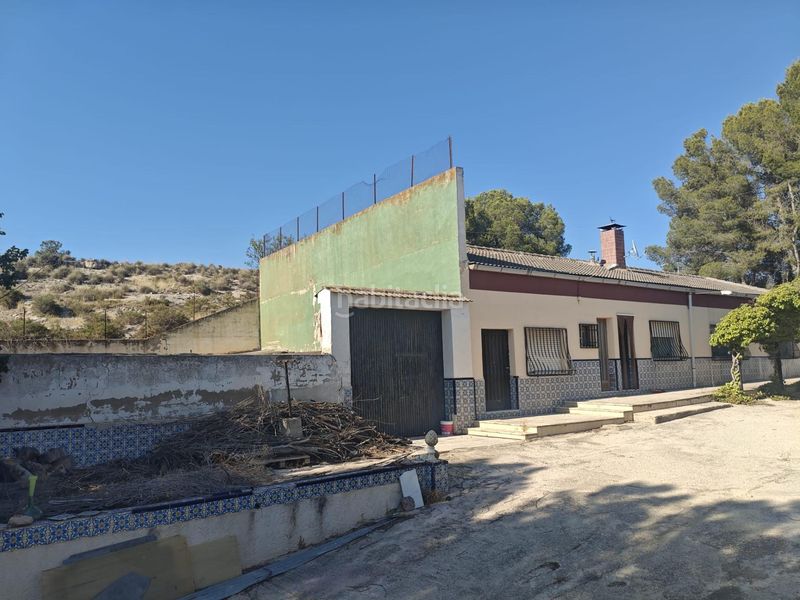 Foto 0a9fb851-3c0a-44b3-a231-cf778edbd7b7. Casa amb aparcament piscina a Petrer
