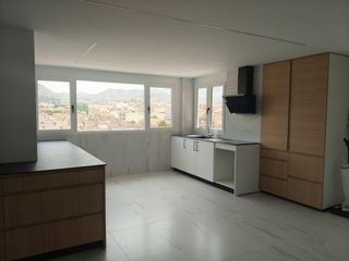 Pis en Petrer. Piso en petrer completamente reformado con garaje y balc�n ampli