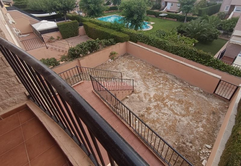 Foto 14391ed5-ad04-4138-88d0-ba077c9aaa70. Casa a schiera con parcheggio piscina in Petrer