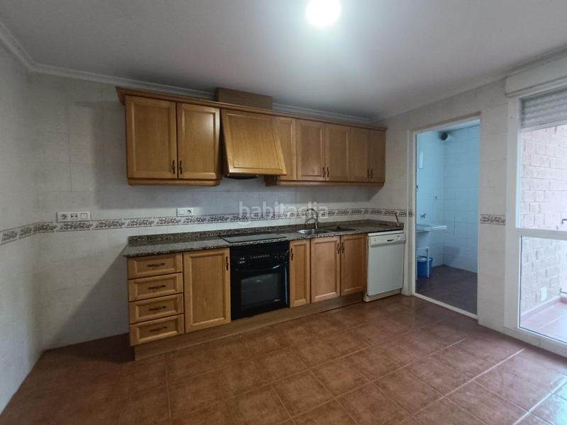 Foto 59a7f0ed-eefe-41a1-a195-3e2b3c7a04c9. Casa a schiera con parcheggio piscina in Petrer