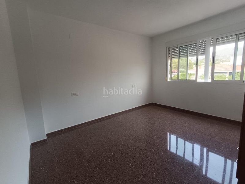 Foto ac6b0128-b989-41a8-a428-d6dbb86b1718. Casa a schiera con parcheggio piscina in Petrer