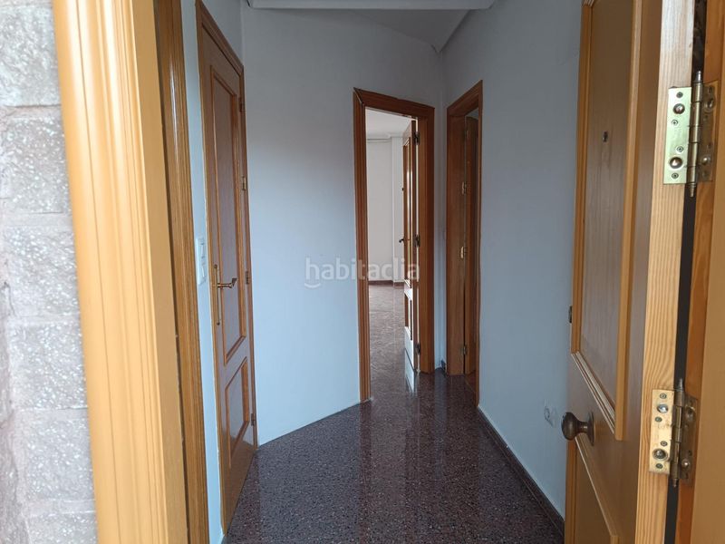 Foto d1cc1371-7526-492b-b276-3c35a0aa241f. Casa a schiera con parcheggio piscina in Petrer