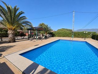 Mas à Sax. Campo en sax 14.000 m2 parcela y casa con piscina