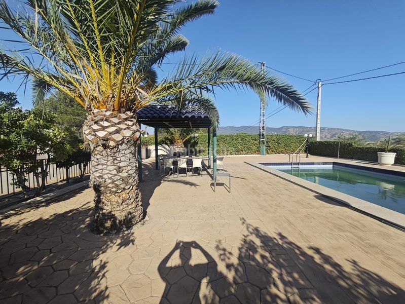 Foto d5046246-2ccb-4f6e-9139-ad945975fc82. Masia amb piscina a Sax