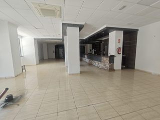 Lloguer Local Comercial a Petrer. Se vende o alquila local equipado para bar