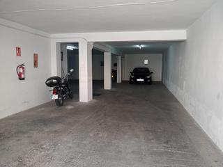 Aparcament cotxe a Petrer. Garaje para 9 coches en zona del campet, buen acceso y facil de