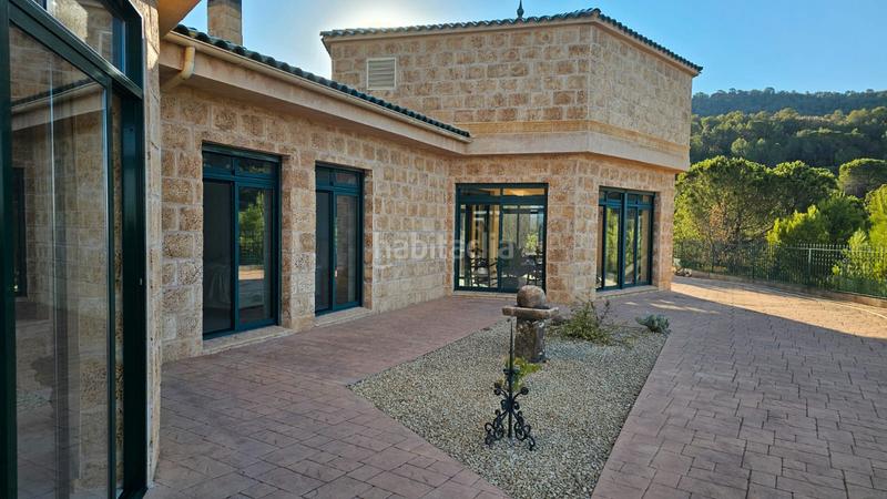 Foto 869a3bcc-7bd3-44d6-9ac9-c8dfb78068db. Xalet amb xemeneia aparcament piscina a Biar