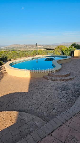 Foto d1ba272d-b7f0-4b65-abbb-206a3ae27a04. Xalet amb xemeneia aparcament piscina a Biar