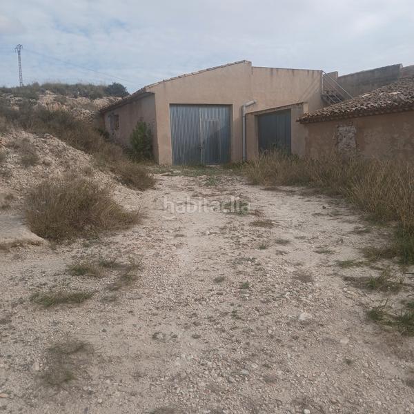 Foto 20da8fb9-9401-48c4-90e3-2cf0b4e4e0cb. Local comercial local amplio en monte en Petrer