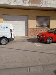Local commercial à Sax. Local amplio con vado y ventanas