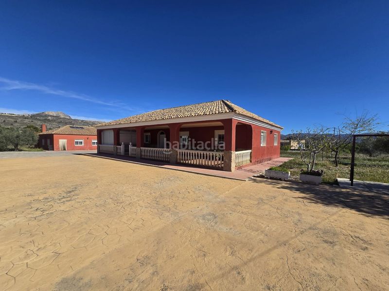 Foto 20aa299d-3abd-4ef5-89fe-0de54acaa2a0. Casa amb aparcament a Sax