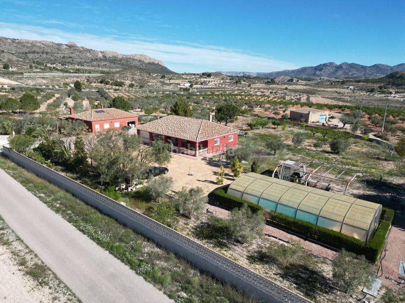 Foto 4c6309d8-587c-4717-91e6-081552b75553. Casa amb aparcament a Sax