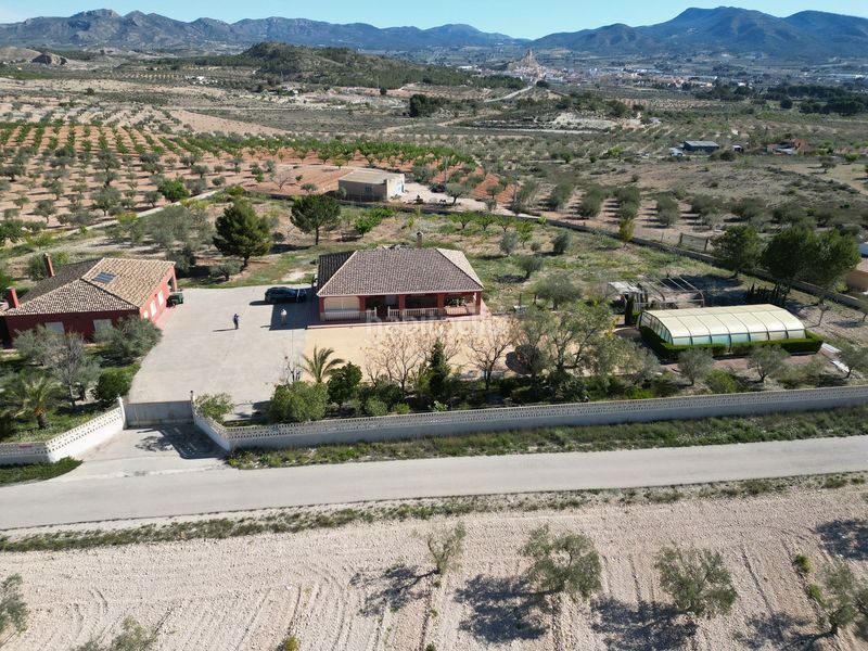 Foto 641dbbfe-8dfe-4188-b543-f6422a4b9355. Casa amb aparcament a Sax