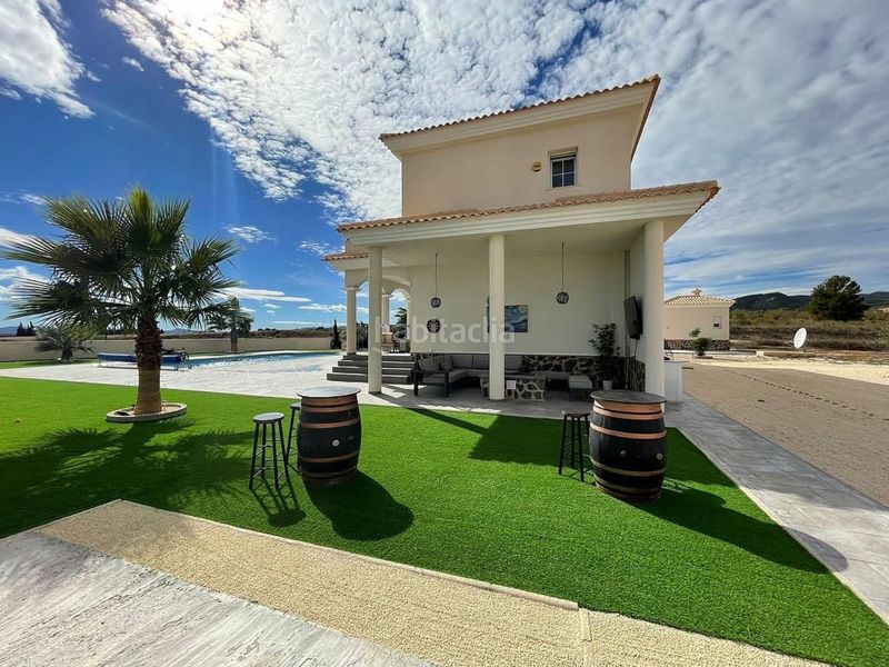 Foto 4b72be6f-8784-4c82-8624-8cefdc2d2f7f. Casa amb aparcament a Pinoso