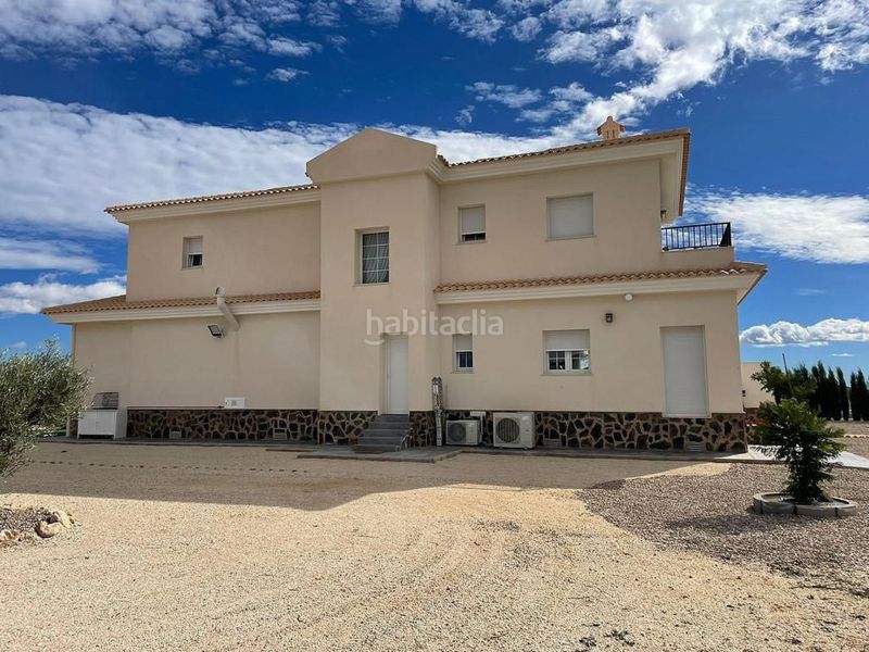 Foto 6ca1d72f-d0c3-42f7-aeb2-c06b8e5192b2. Casa amb aparcament a Pinoso