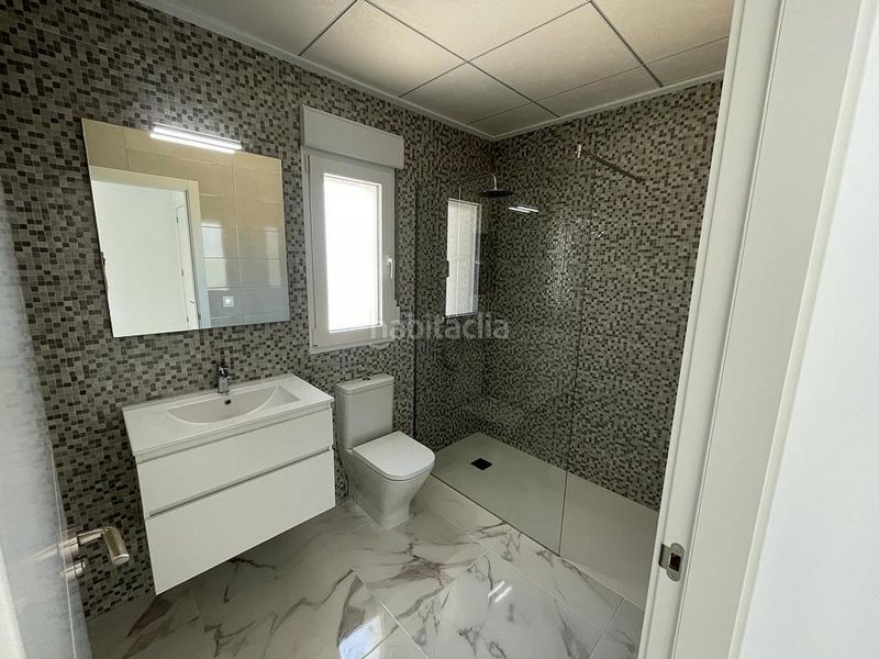 Foto 82eedaa6-c7c3-4b6c-8bf7-bf0f780a8719. Casa amb aparcament a Pinoso