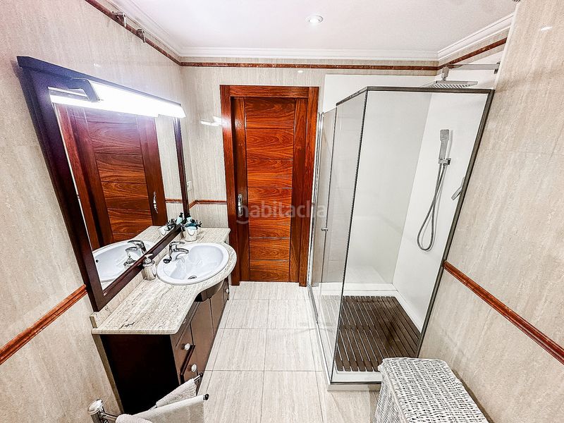 Foto c0ea082d-7dba-4438-b48a-e81a9c6ad255. Casa adossada a Almansa