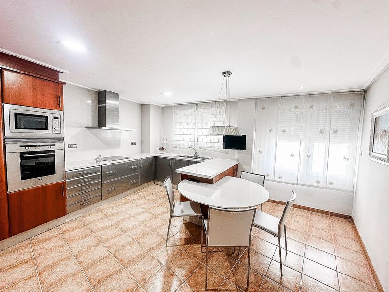Foto c8a1d6bc-e4ee-4ee9-8674-e093ce8d33da. Casa adossada a Almansa
