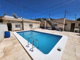 Chalet en Algueña