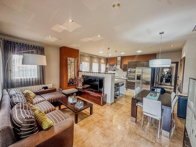 Foto f6d5b857-76d5-4533-b26c-ef449d7637fd. Casa en Centro Elda