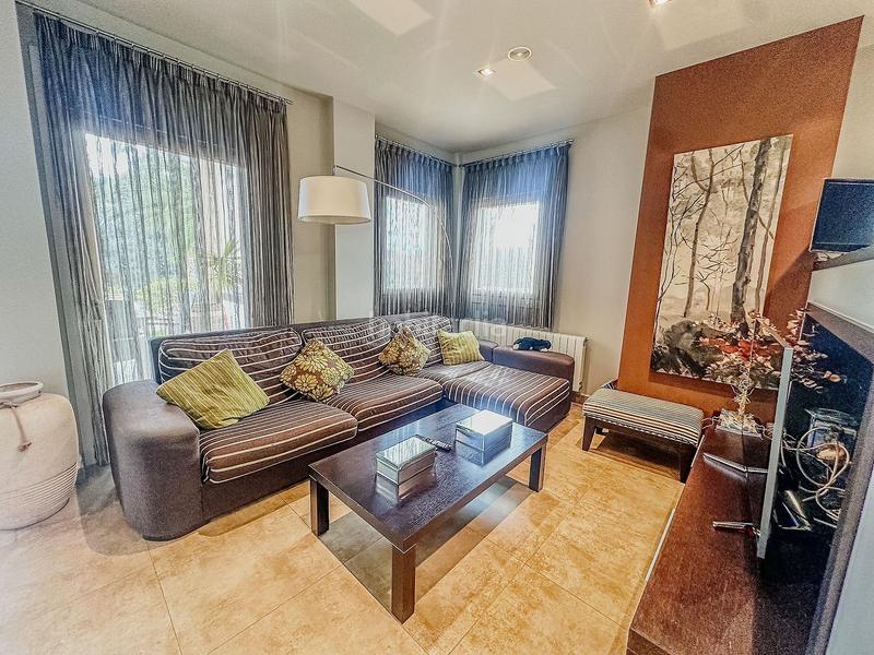 Foto 0538b015-2f71-46c1-8374-b0cff1cca420. Haus mit parking in Centro Elda