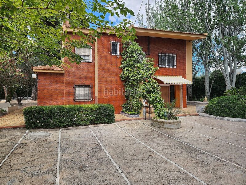 Foto 7c771144-b2e7-464c-b348-1df84863ac4b. Casa amb aparcament a Sax