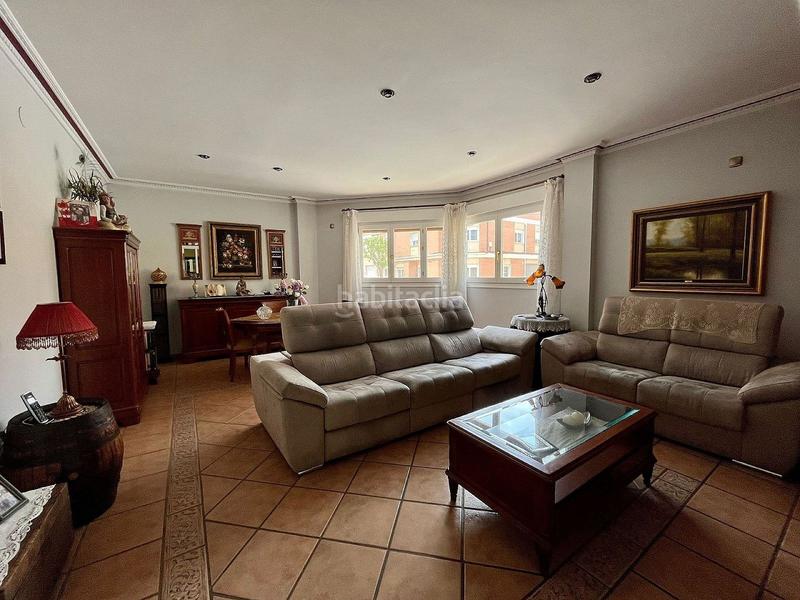 Foto a70db856-2e74-441d-af2e-9facb0e0b2f4. Maison jumelée avec parking dans Sax