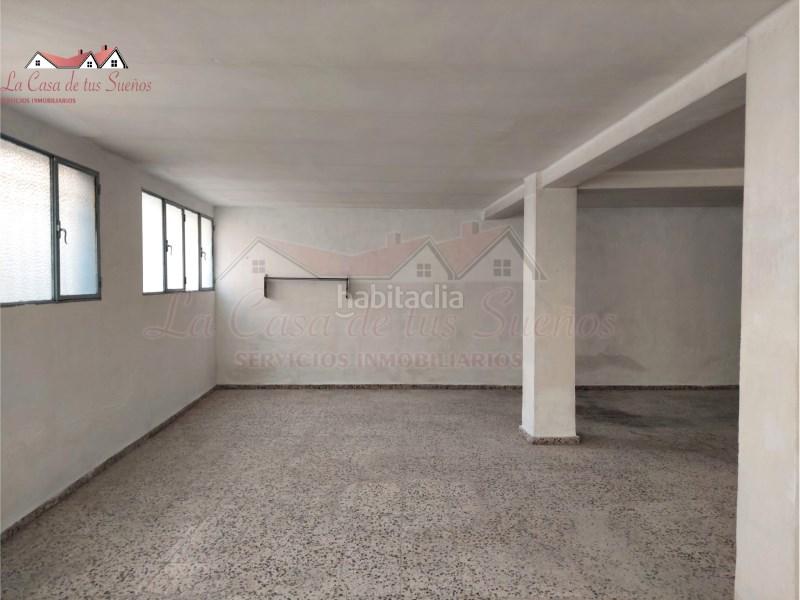 Foto c7746b07-8c5d-41e8-b4f4-5984c096ef6c. Locale commerciale in Sax