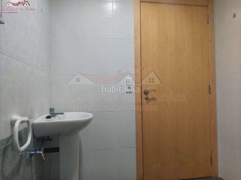 Foto 244ff71a-56dc-41a9-a09f-f54b21b68bf6. Business premise in Sax