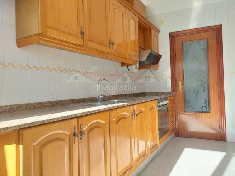 Foto 73a9eb48-6b25-4269-b437-59edfaf527f5. Casa adossada a Sax