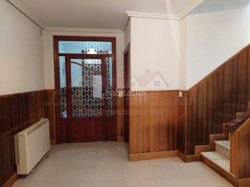 Foto 87635cec-9dc4-4e5d-8682-a4cde0c08857. Casa adossada a Sax