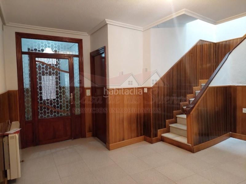 Foto 89f34b13-8c32-4576-b457-e5f97d94b5b3. Casa adossada a Sax