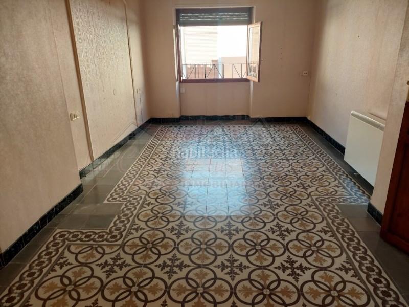 Foto d2fe1245-a3d6-4588-b1e3-f04b6eea6dc9. Casa adossada a Sax