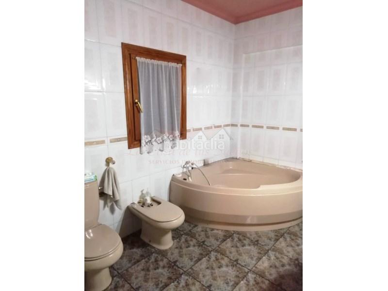 Foto 5a56d9a8-f7e1-4c68-966d-bb8a72f75337. Casa adossada a Caudete