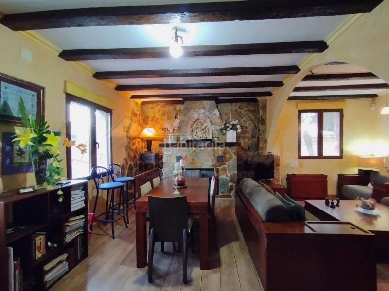 Foto 403a7ff1-e993-458d-8417-566aad8a766a. Maison dans Sax