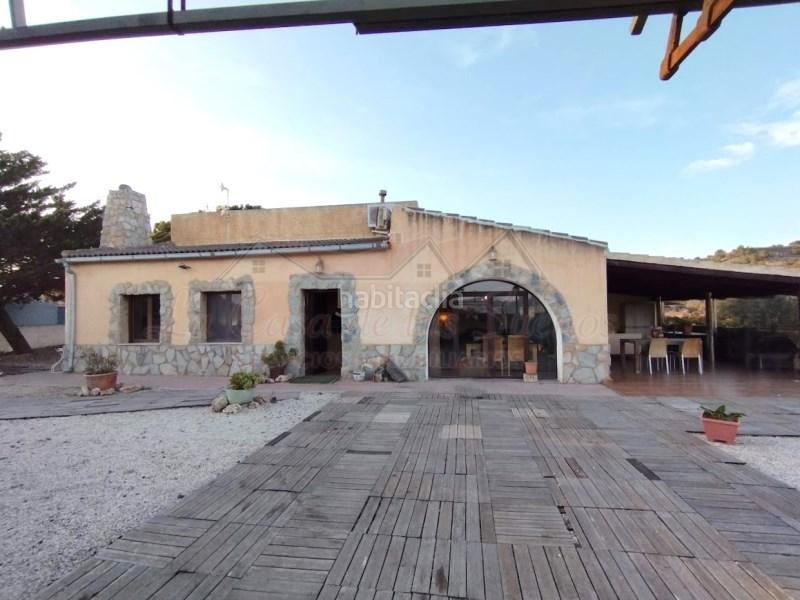 Foto dc8471ab-b75d-43c1-aee6-61b6a77e5fd4. Maison dans Sax