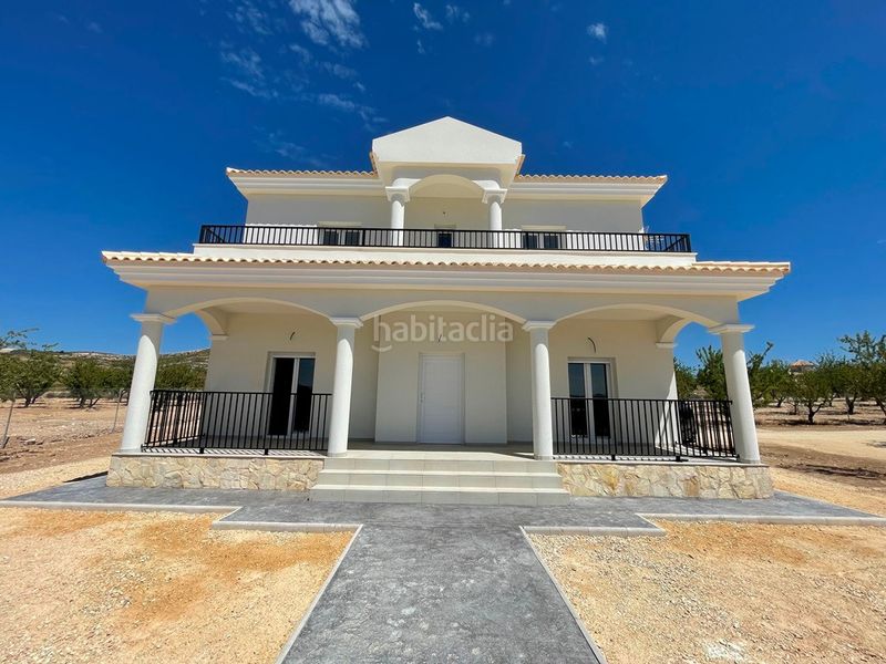 Foto a5b08604-0ee0-400f-aded-de4aa6d1fc6f. Casa amb aparcament a Pinoso