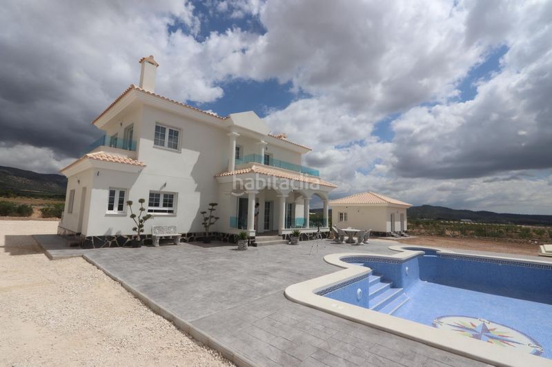 Foto b0b17aa2-55d6-40c0-be95-e8144b84d80a. Casa amb aparcament a Pinoso