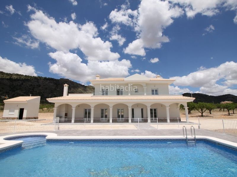 Foto a4245260-0f80-489c-af33-3c0e4d4f844e. Casa amb aparcament a Pinoso