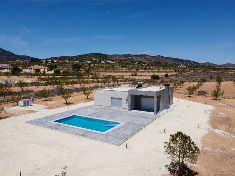 Foto a0a93e5a-a597-4ea6-aa16-e956cabef6d7. Casa amb aparcament a Pinoso
