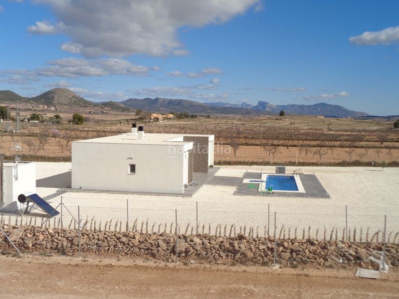Foto b6972b8a-2cea-4720-857f-f04fba2bba7b. Casa amb aparcament a Pinoso
