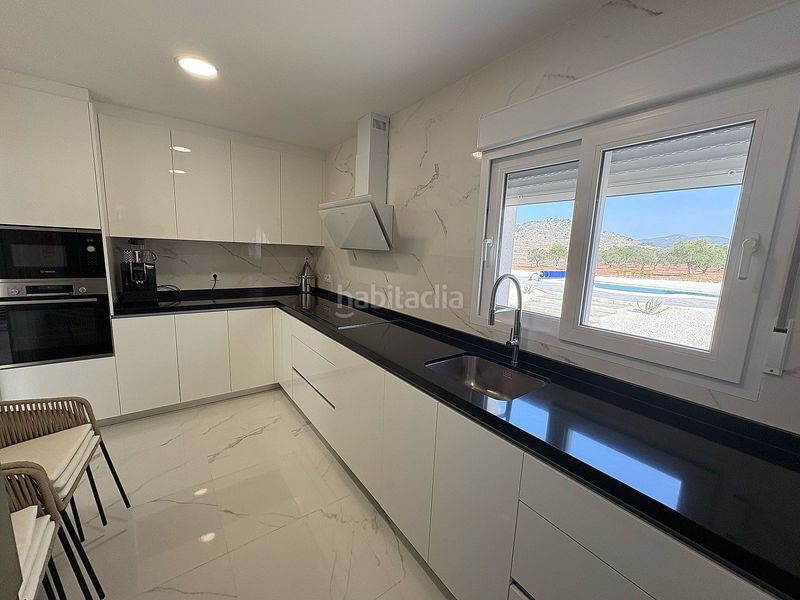 Foto 021f0da3-b4b2-4e4e-abb2-8babd0f009b9. Casa amb aparcament a Pinoso