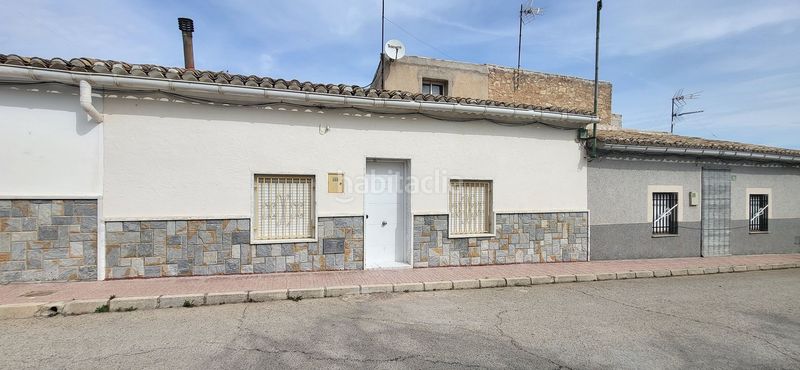 Foto 01c8ca66-0111-4c10-aeda-769edfafe992. Casa adossada amb aparcament a Monòver