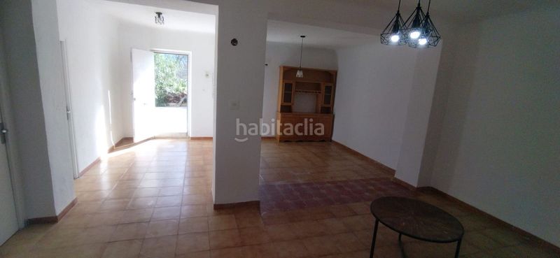 Foto df2a20ab-f1c3-48e1-b71a-4c9ee264d246. Casa adossada amb aparcament a Monòver