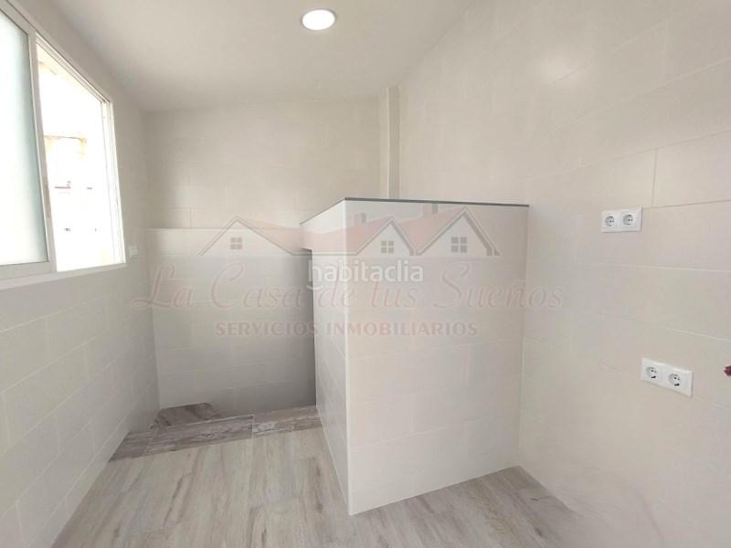 Foto a6ab389f-ea5f-42f7-81e6-a598e85727b2. Maison jumelée dans Petrer