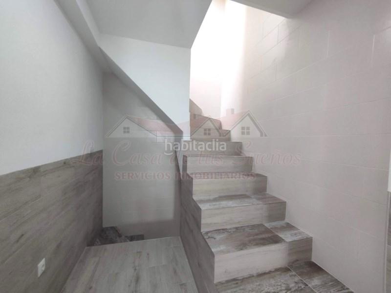 Foto ea0fcec9-2db1-4340-937d-05c4b10d4d67. Maison jumelée dans Petrer