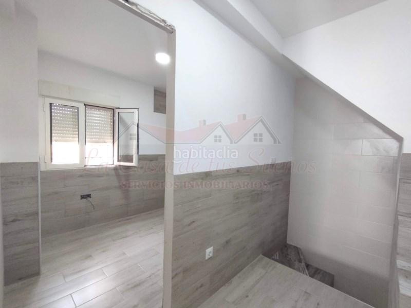 Foto f4e2eec5-c8b2-4a7b-a7bf-15f0a395dd62. Maison jumelée dans Petrer